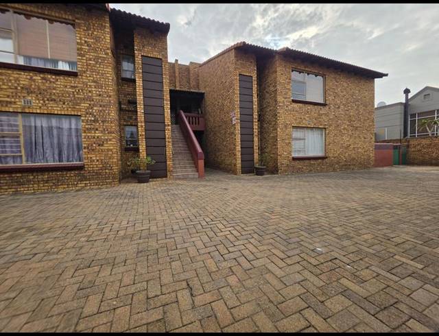 2 BEDROOM TOWNHOUSE FOR SALE IN NEW REDRUTH